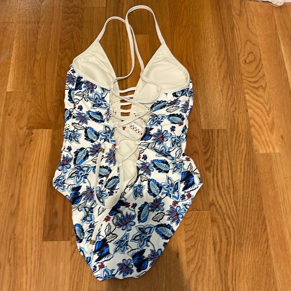 Ella Moss Cutout 1 piece bathing suit size M - Picture 4 of 11